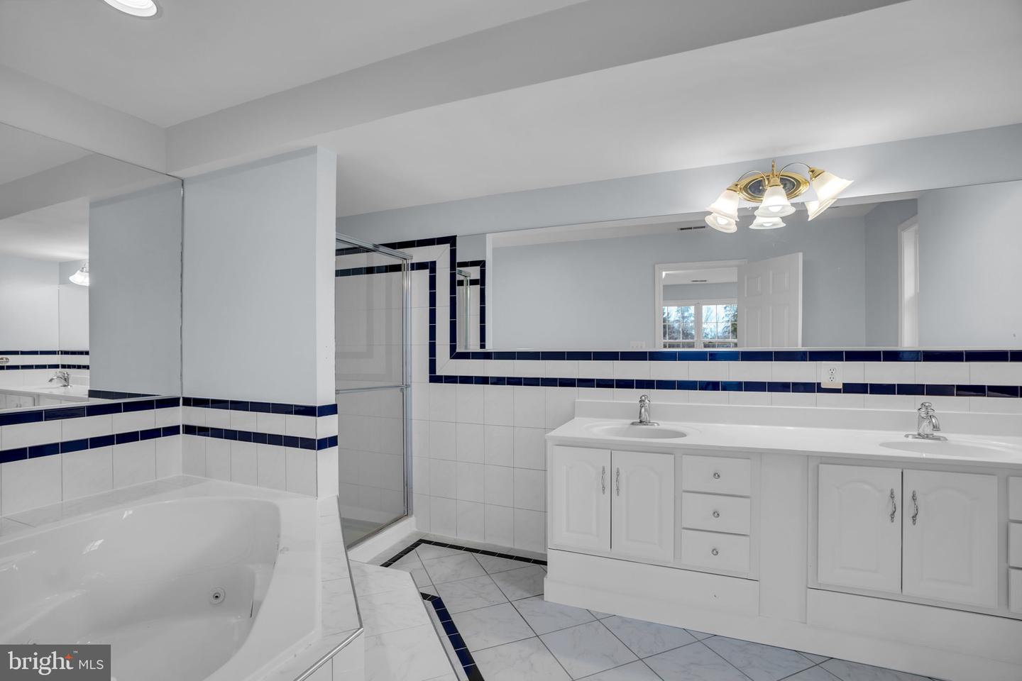 7839 HERITAGE DR, ANNANDALE, Virginia 22003, 6 Bedrooms Bedrooms, ,6 BathroomsBathrooms,Residential,For sale,7839 HERITAGE DR,VAFX2294298 MLS # VAFX2294298