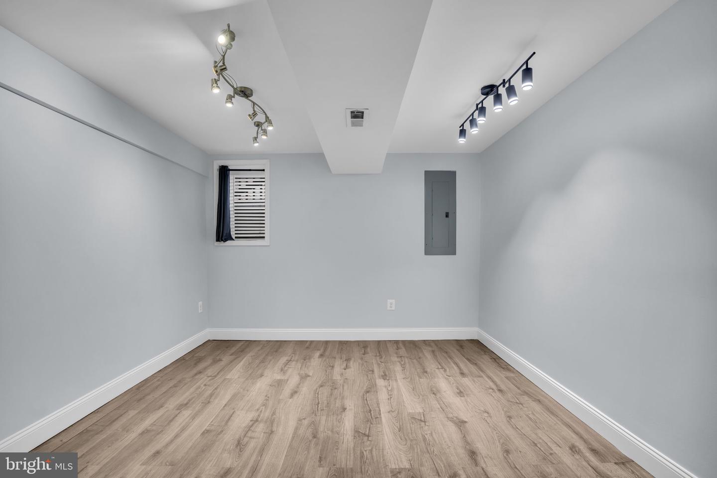 7839 HERITAGE DR, ANNANDALE, Virginia 22003, 6 Bedrooms Bedrooms, ,6 BathroomsBathrooms,Residential,For sale,7839 HERITAGE DR,VAFX2294298 MLS # VAFX2294298