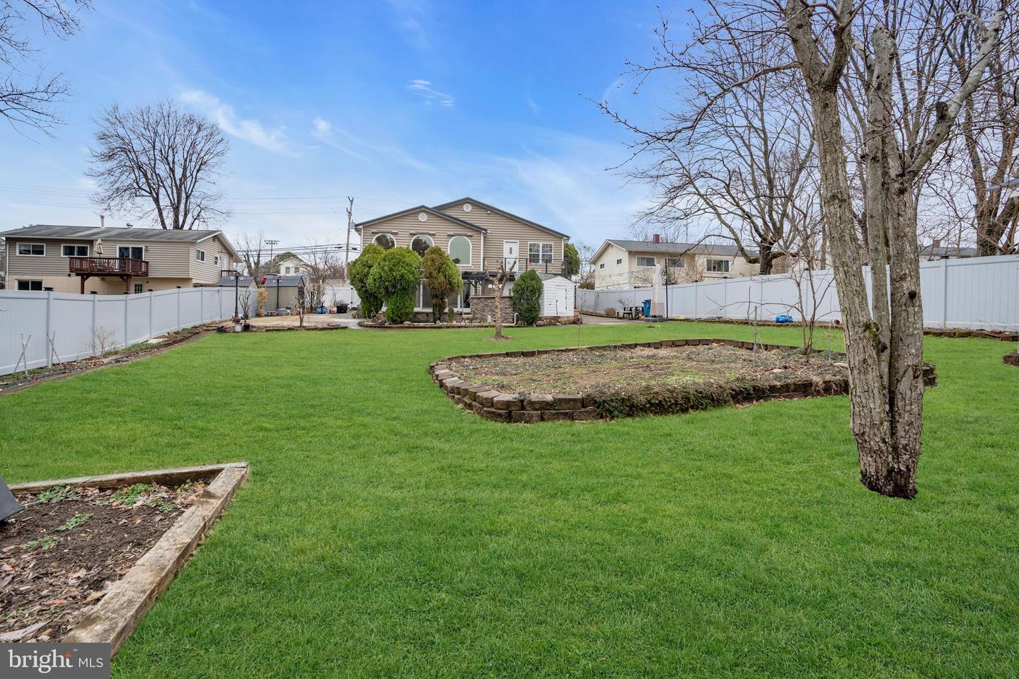 7839 HERITAGE DR, ANNANDALE, Virginia 22003, 6 Bedrooms Bedrooms, ,6 BathroomsBathrooms,Residential,For sale,7839 HERITAGE DR,VAFX2294298 MLS # VAFX2294298