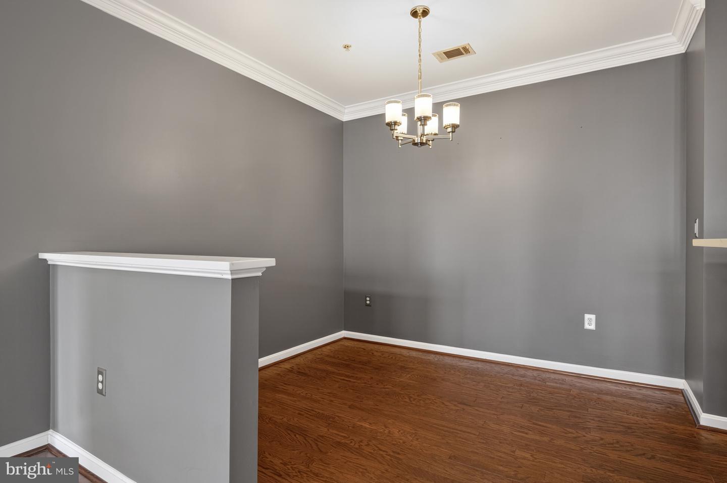 1621 LADUE CT #207, WOODBRIDGE, Virginia 22191, 2 Bedrooms Bedrooms, ,2 BathroomsBathrooms,Residential,For sale,1621 LADUE CT #207,VAPW2113816 MLS # VAPW2113816