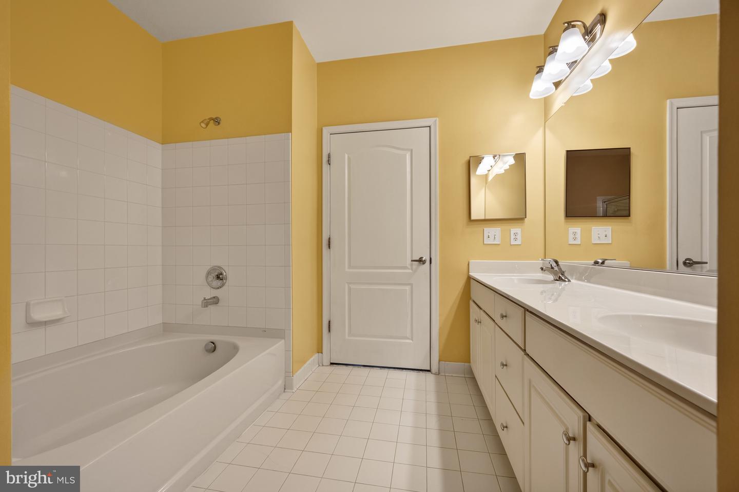 1621 LADUE CT #207, WOODBRIDGE, Virginia 22191, 2 Bedrooms Bedrooms, ,2 BathroomsBathrooms,Residential,For sale,1621 LADUE CT #207,VAPW2113816 MLS # VAPW2113816