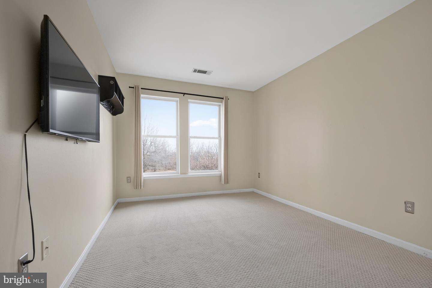 1621 LADUE CT #207, WOODBRIDGE, Virginia 22191, 2 Bedrooms Bedrooms, ,2 BathroomsBathrooms,Residential,For sale,1621 LADUE CT #207,VAPW2113816 MLS # VAPW2113816