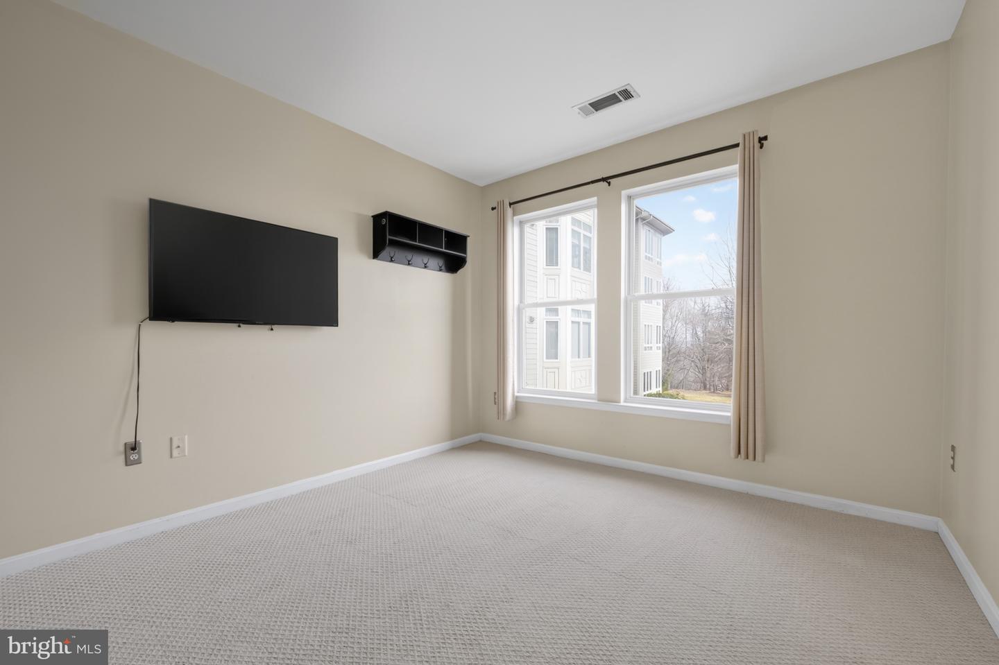 1621 LADUE CT #207, WOODBRIDGE, Virginia 22191, 2 Bedrooms Bedrooms, ,2 BathroomsBathrooms,Residential,For sale,1621 LADUE CT #207,VAPW2113816 MLS # VAPW2113816