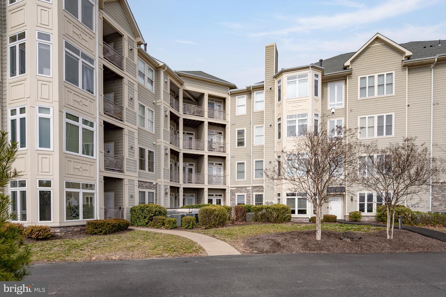 1621 LADUE CT #207, WOODBRIDGE, Virginia 22191, 2 Bedrooms Bedrooms, ,2 BathroomsBathrooms,Residential,For sale,1621 LADUE CT #207,VAPW2113816 MLS # VAPW2113816