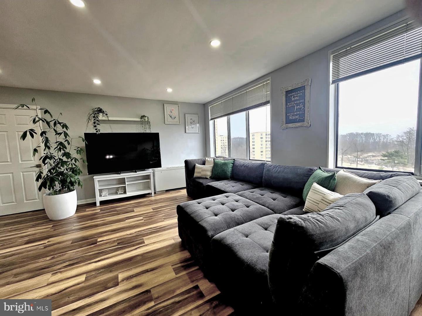 6641 WAKEFIELD DR #712, ALEXANDRIA, Virginia 22307, 1 Bedroom Bedrooms, ,1 BathroomBathrooms,Residential,For sale,6641 WAKEFIELD DR #712,VAFX2294328 MLS # VAFX2294328