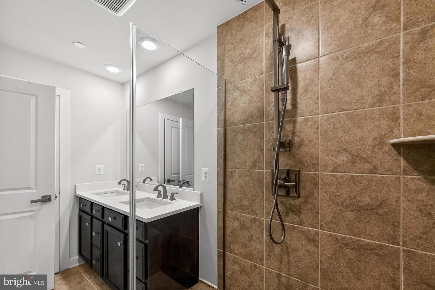 13010 HATTONTOWN SQ, HERNDON, Virginia 20171, 3 Bedrooms Bedrooms, ,3 BathroomsBathrooms,Residential,For sale,13010 HATTONTOWN SQ,VAFX2294356 MLS # VAFX2294356