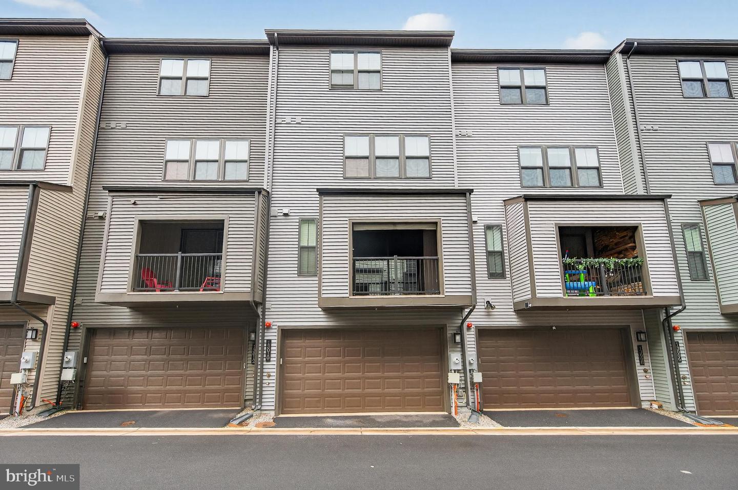 13010 HATTONTOWN SQ, HERNDON, Virginia 20171, 3 Bedrooms Bedrooms, ,3 BathroomsBathrooms,Residential,For sale,13010 HATTONTOWN SQ,VAFX2294356 MLS # VAFX2294356