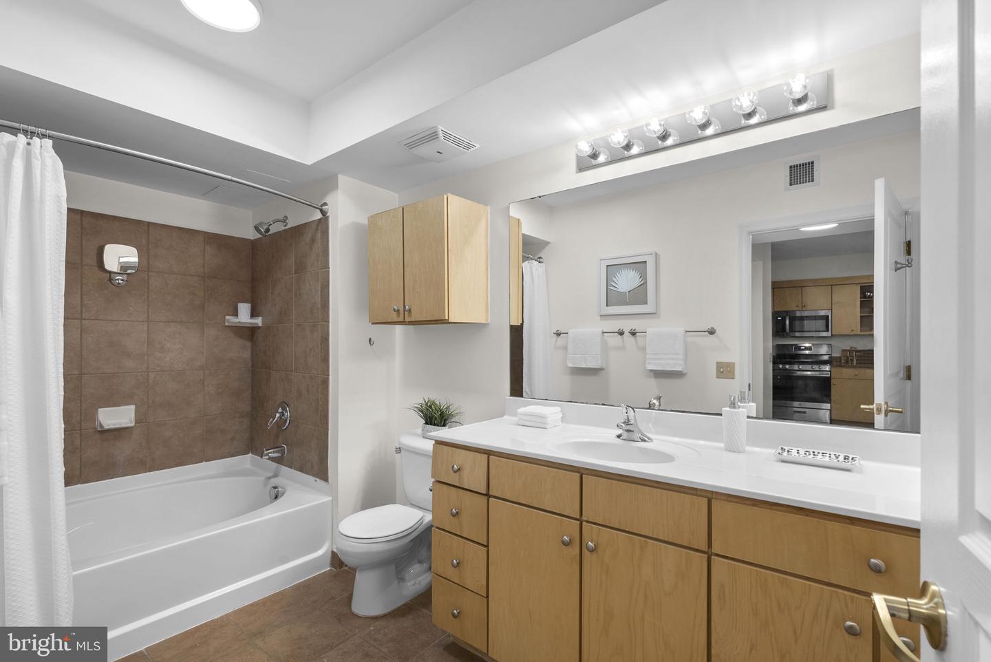 631 D ST NW #1129, WASHINGTON, District Of Columbia 20004, 1 Bedroom Bedrooms, 2 Rooms Rooms,1 BathroomBathrooms,Residential,For sale,631 D ST NW #1129,DCDC2249256 MLS # DCDC2249256