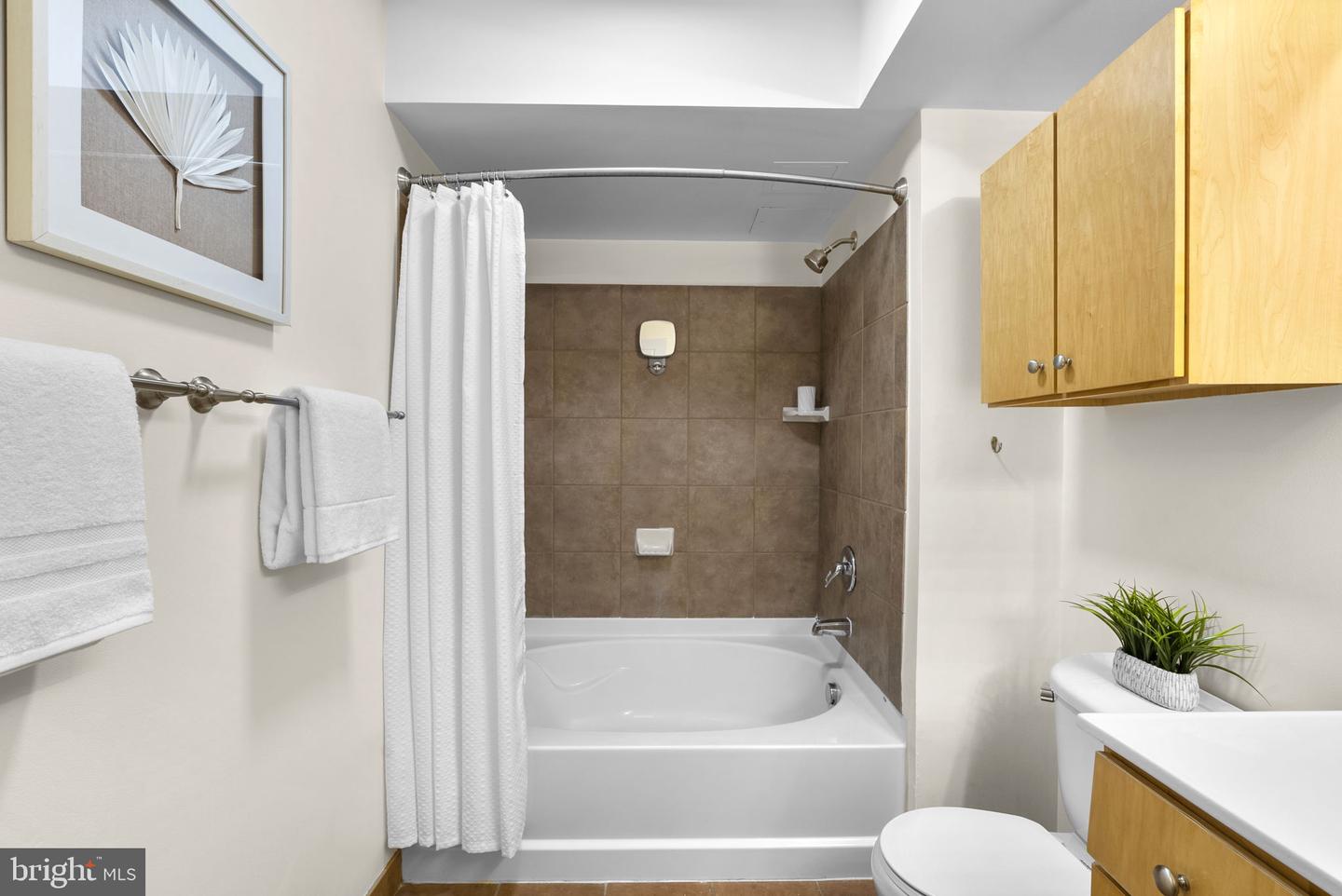 631 D ST NW #1129, WASHINGTON, District Of Columbia 20004, 1 Bedroom Bedrooms, 2 Rooms Rooms,1 BathroomBathrooms,Residential,For sale,631 D ST NW #1129,DCDC2249256 MLS # DCDC2249256