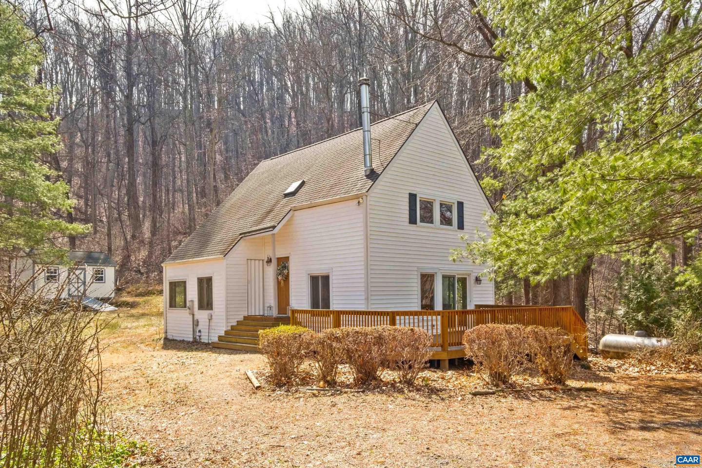 3955 TAYLORS MOUNTAIN FARM LN, CHARLOTTESVILLE, Virginia 22903, 3 Bedrooms Bedrooms, ,2 BathroomsBathrooms,Residential,For sale,3955 TAYLORS MOUNTAIN FARM LN,674037 MLS # 674037