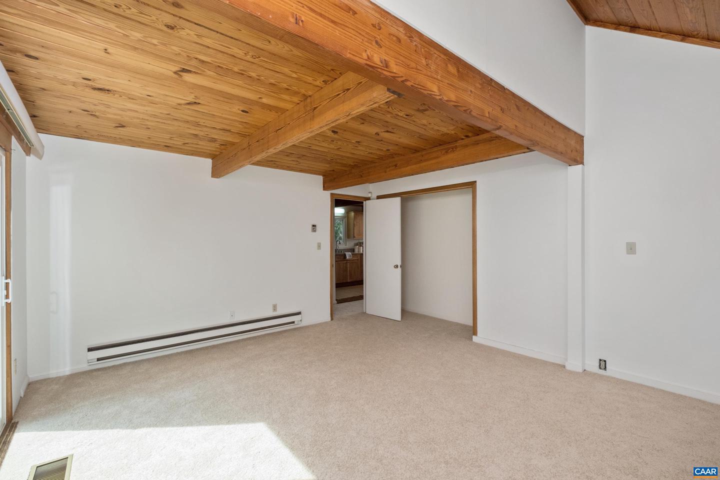 3955 TAYLORS MOUNTAIN FARM LN, CHARLOTTESVILLE, Virginia 22903, 3 Bedrooms Bedrooms, ,2 BathroomsBathrooms,Residential,For sale,3955 TAYLORS MOUNTAIN FARM LN,674037 MLS # 674037