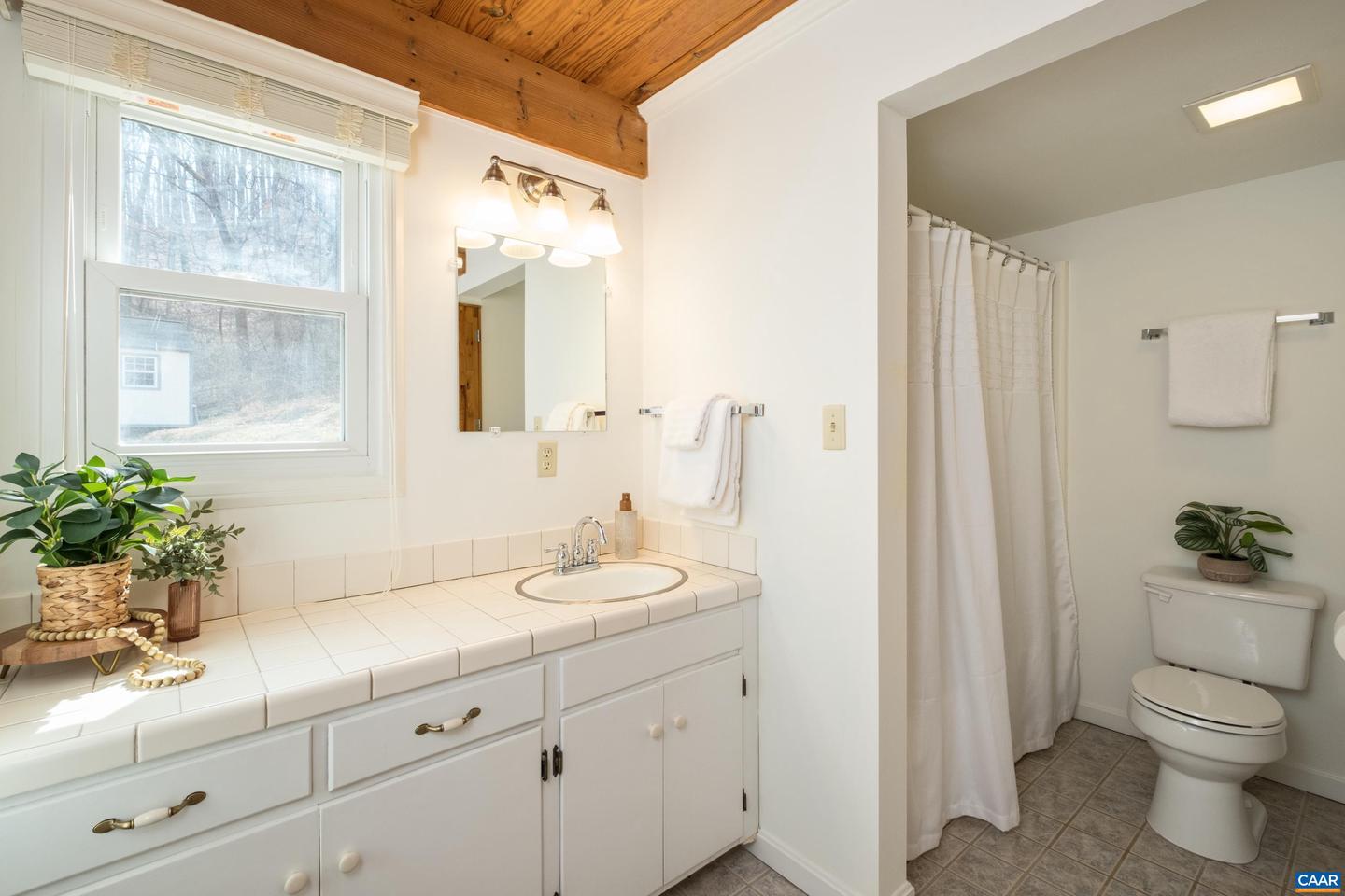 3955 TAYLORS MOUNTAIN FARM LN, CHARLOTTESVILLE, Virginia 22903, 3 Bedrooms Bedrooms, ,2 BathroomsBathrooms,Residential,For sale,3955 TAYLORS MOUNTAIN FARM LN,674037 MLS # 674037