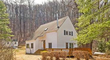 3955 TAYLORS MOUNTAIN FARM LN, CHARLOTTESVILLE, Virginia 22903, 3 Bedrooms Bedrooms, ,2 BathroomsBathrooms,Residential,For sale,3955 TAYLORS MOUNTAIN FARM LN,674037 MLS # 674037