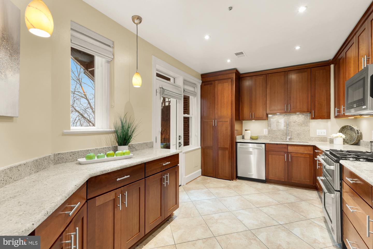 1915 CALVERT ST NW #301, WASHINGTON, District Of Columbia 20009, 2 Bedrooms Bedrooms, ,2 BathroomsBathrooms,Residential,For sale,1915 CALVERT ST NW #301,DCDC2249340 MLS # DCDC2249340