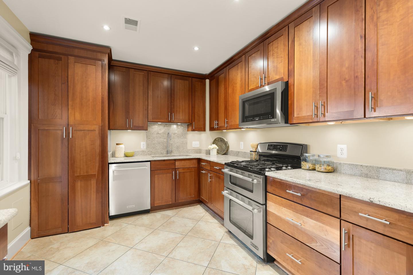 1915 CALVERT ST NW #301, WASHINGTON, District Of Columbia 20009, 2 Bedrooms Bedrooms, ,2 BathroomsBathrooms,Residential,For sale,1915 CALVERT ST NW #301,DCDC2249340 MLS # DCDC2249340