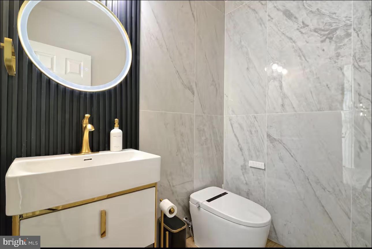 42346 PONDEROSA DR, CHANTILLY, Virginia 20152, 5 Bedrooms Bedrooms, ,4 BathroomsBathrooms,Residential,For sale,42346 PONDEROSA DR,VALO2117446 MLS # VALO2117446