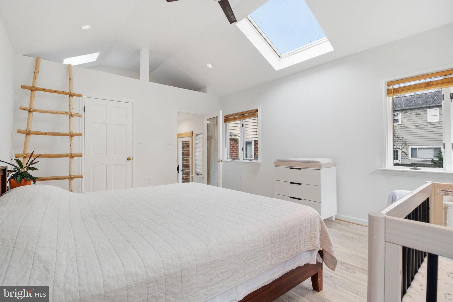 404 TENNESSEE AVE, ALEXANDRIA, Virginia 22305, 3 Bedrooms Bedrooms, 5 Rooms Rooms,2 BathroomsBathrooms,Residential,For sale,404 TENNESSEE AVE,VAAX2054840 MLS # VAAX2054840