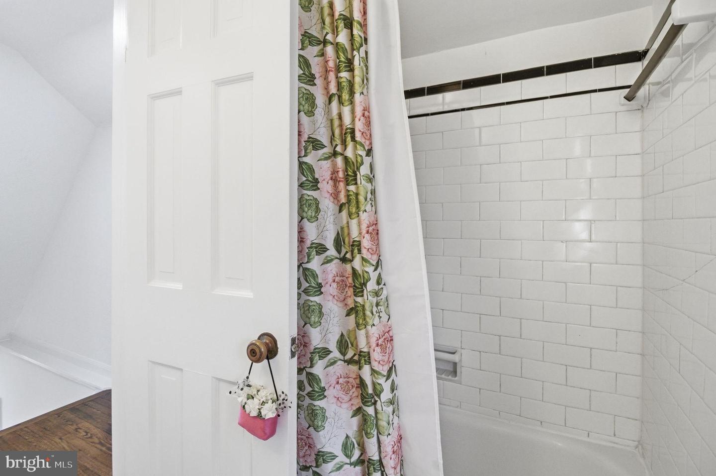 404 TENNESSEE AVE, ALEXANDRIA, Virginia 22305, 3 Bedrooms Bedrooms, 5 Rooms Rooms,2 BathroomsBathrooms,Residential,For sale,404 TENNESSEE AVE,VAAX2054840 MLS # VAAX2054840