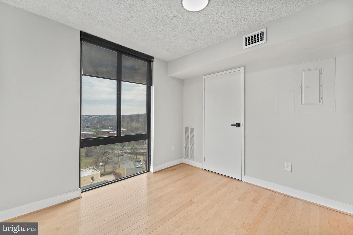 4500 S FOUR MILE RUN DR #1113, ARLINGTON, Virginia 22204, 2 Bedrooms Bedrooms, ,2 BathroomsBathrooms,Residential,For sale,4500 S FOUR MILE RUN DR #1113,VAAR2069744 MLS # VAAR2069744