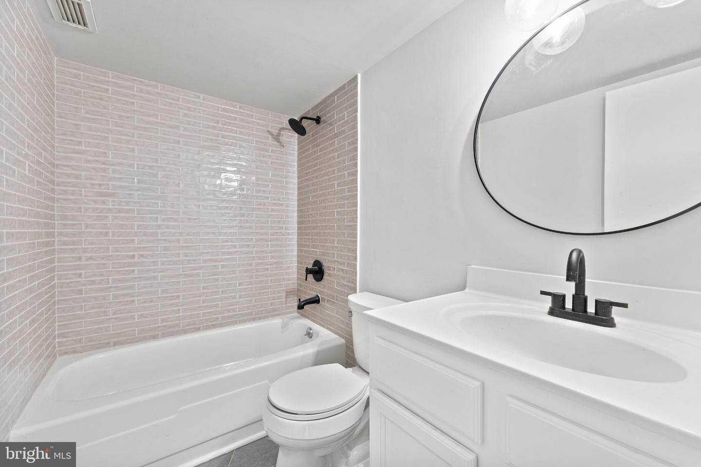 4500 S FOUR MILE RUN DR #1113, ARLINGTON, Virginia 22204, 2 Bedrooms Bedrooms, ,2 BathroomsBathrooms,Residential,For sale,4500 S FOUR MILE RUN DR #1113,VAAR2069744 MLS # VAAR2069744