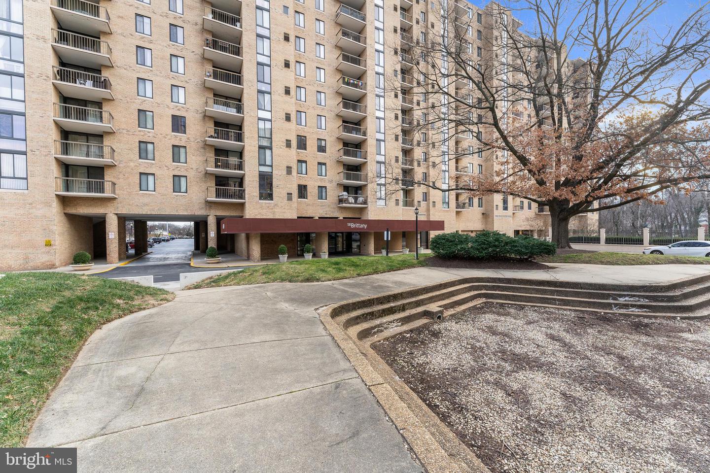 4500 S FOUR MILE RUN DR #1113, ARLINGTON, Virginia 22204, 2 Bedrooms Bedrooms, ,2 BathroomsBathrooms,Residential,For sale,4500 S FOUR MILE RUN DR #1113,VAAR2069744 MLS # VAAR2069744
