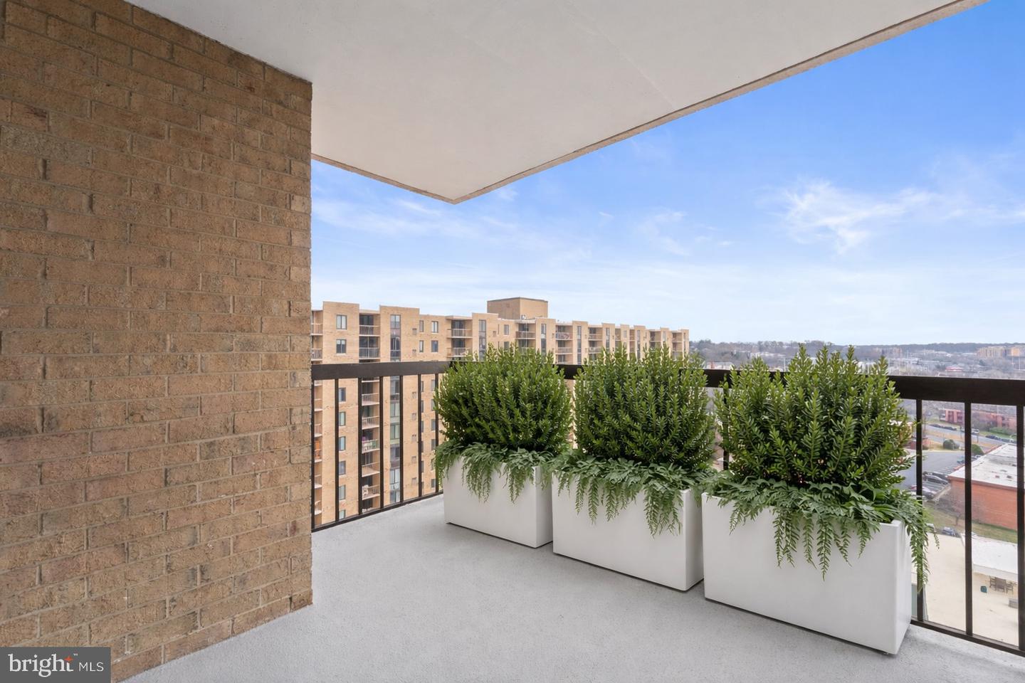 4500 S FOUR MILE RUN DR #1113, ARLINGTON, Virginia 22204, 2 Bedrooms Bedrooms, ,2 BathroomsBathrooms,Residential,For sale,4500 S FOUR MILE RUN DR #1113,VAAR2069744 MLS # VAAR2069744