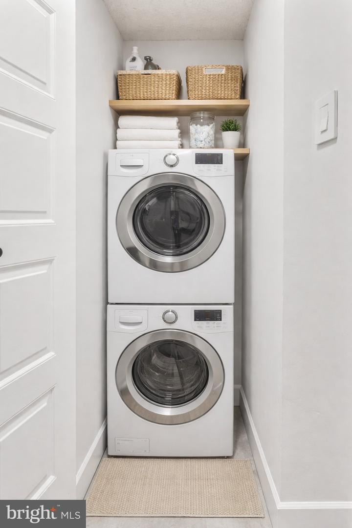 4500 S FOUR MILE RUN DR #1113, ARLINGTON, Virginia 22204, 2 Bedrooms Bedrooms, ,2 BathroomsBathrooms,Residential,For sale,4500 S FOUR MILE RUN DR #1113,VAAR2069744 MLS # VAAR2069744