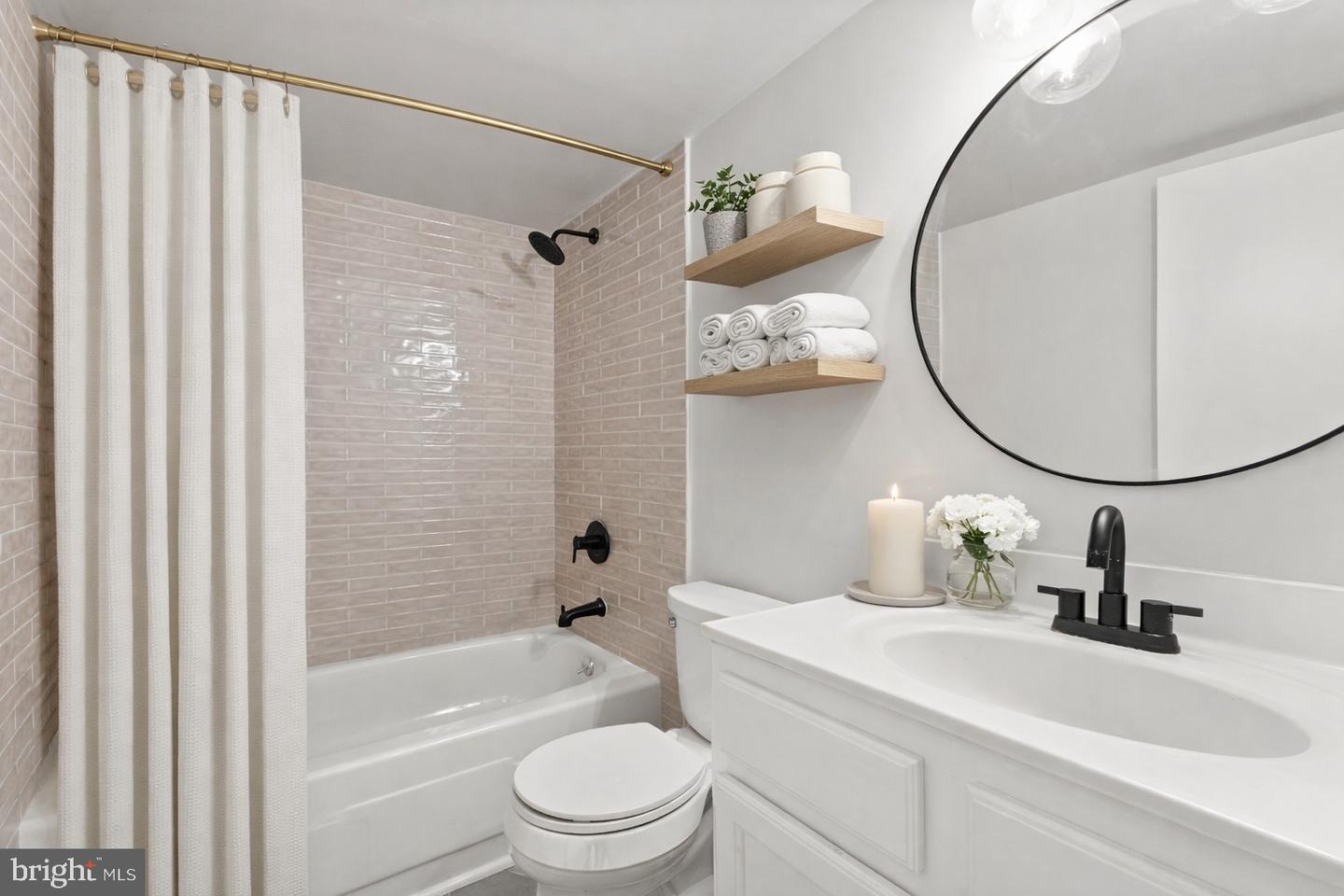 4500 S FOUR MILE RUN DR #1113, ARLINGTON, Virginia 22204, 2 Bedrooms Bedrooms, ,2 BathroomsBathrooms,Residential,For sale,4500 S FOUR MILE RUN DR #1113,VAAR2069744 MLS # VAAR2069744