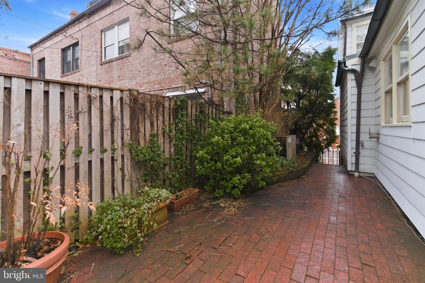 2719 DUMBARTON ST NW, WASHINGTON, District Of Columbia 20007, 3 Bedrooms Bedrooms, ,2 BathroomsBathrooms,Residential,For sale,2719 DUMBARTON ST NW,DCDC2249116 MLS # DCDC2249116