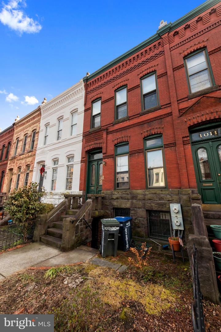 1013 INDEPENDENCE AVE SE, WASHINGTON, District Of Columbia 20003, 3 Bedrooms Bedrooms, ,2 BathroomsBathrooms,Residential,For sale,1013 INDEPENDENCE AVE SE,DCDC2249348 MLS # DCDC2249348