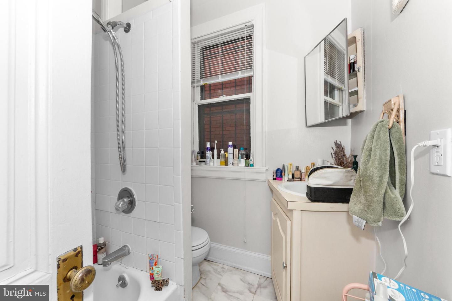 1013 INDEPENDENCE AVE SE, WASHINGTON, District Of Columbia 20003, 3 Bedrooms Bedrooms, ,2 BathroomsBathrooms,Residential,For sale,1013 INDEPENDENCE AVE SE,DCDC2249348 MLS # DCDC2249348