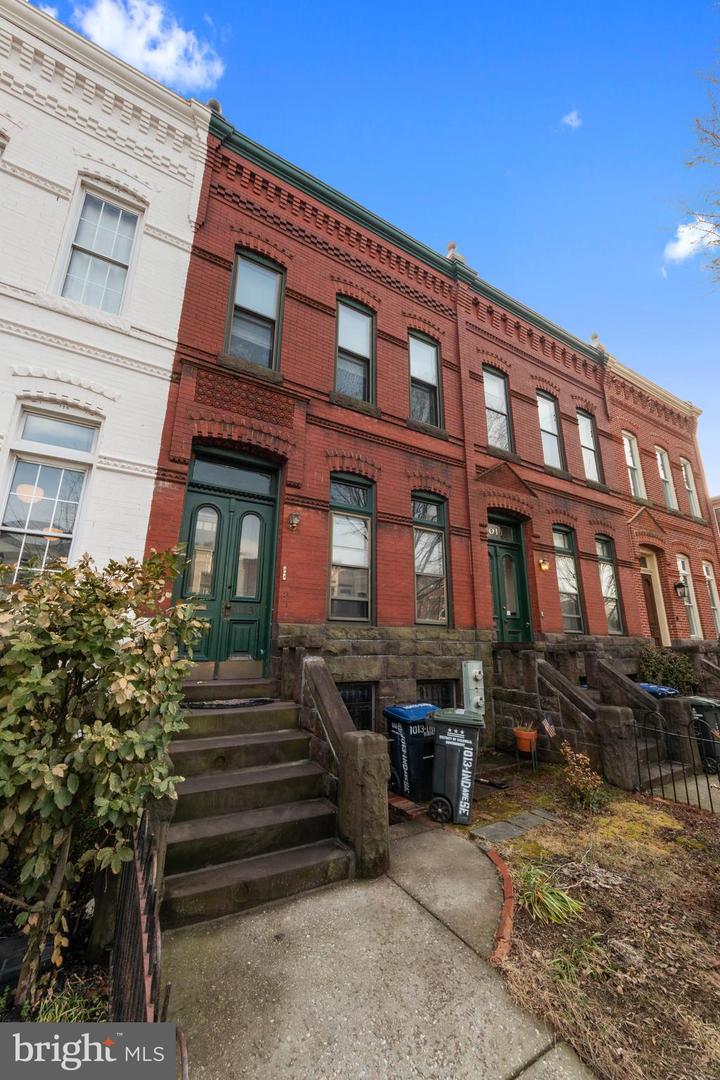 1013 INDEPENDENCE AVE SE, WASHINGTON, District Of Columbia 20003, 3 Bedrooms Bedrooms, ,2 BathroomsBathrooms,Residential,For sale,1013 INDEPENDENCE AVE SE,DCDC2249348 MLS # DCDC2249348