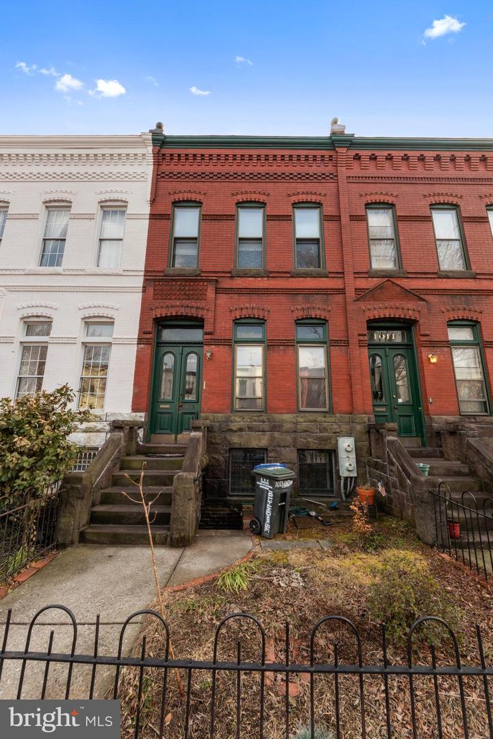 1013 INDEPENDENCE AVE SE, WASHINGTON, District Of Columbia 20003, 3 Bedrooms Bedrooms, ,2 BathroomsBathrooms,Residential,For sale,1013 INDEPENDENCE AVE SE,DCDC2249348 MLS # DCDC2249348