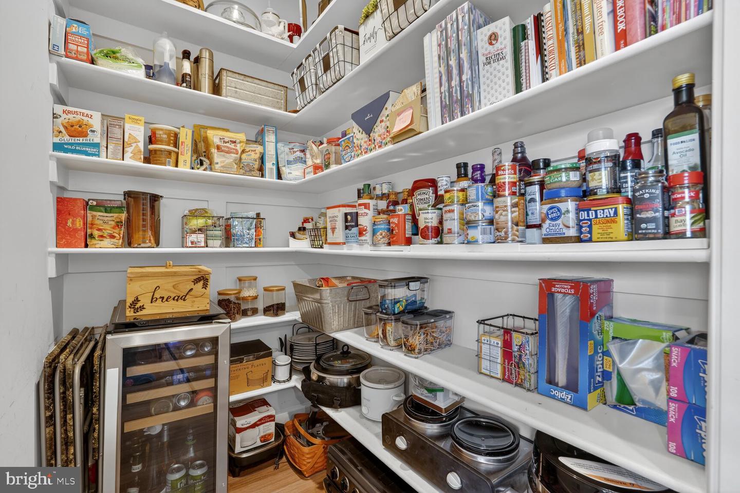 13890 CLEAR LAKE CIR, WOODBRIDGE, Virginia 22191, 3 Bedrooms Bedrooms, ,2 BathroomsBathrooms,Residential,For sale,13890 CLEAR LAKE CIR,VAPW2113954 MLS # VAPW2113954