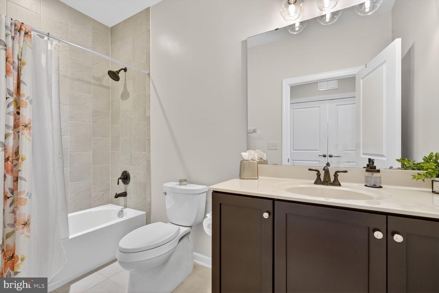 13890 CLEAR LAKE CIR, WOODBRIDGE, Virginia 22191, 3 Bedrooms Bedrooms, ,2 BathroomsBathrooms,Residential,For sale,13890 CLEAR LAKE CIR,VAPW2113954 MLS # VAPW2113954