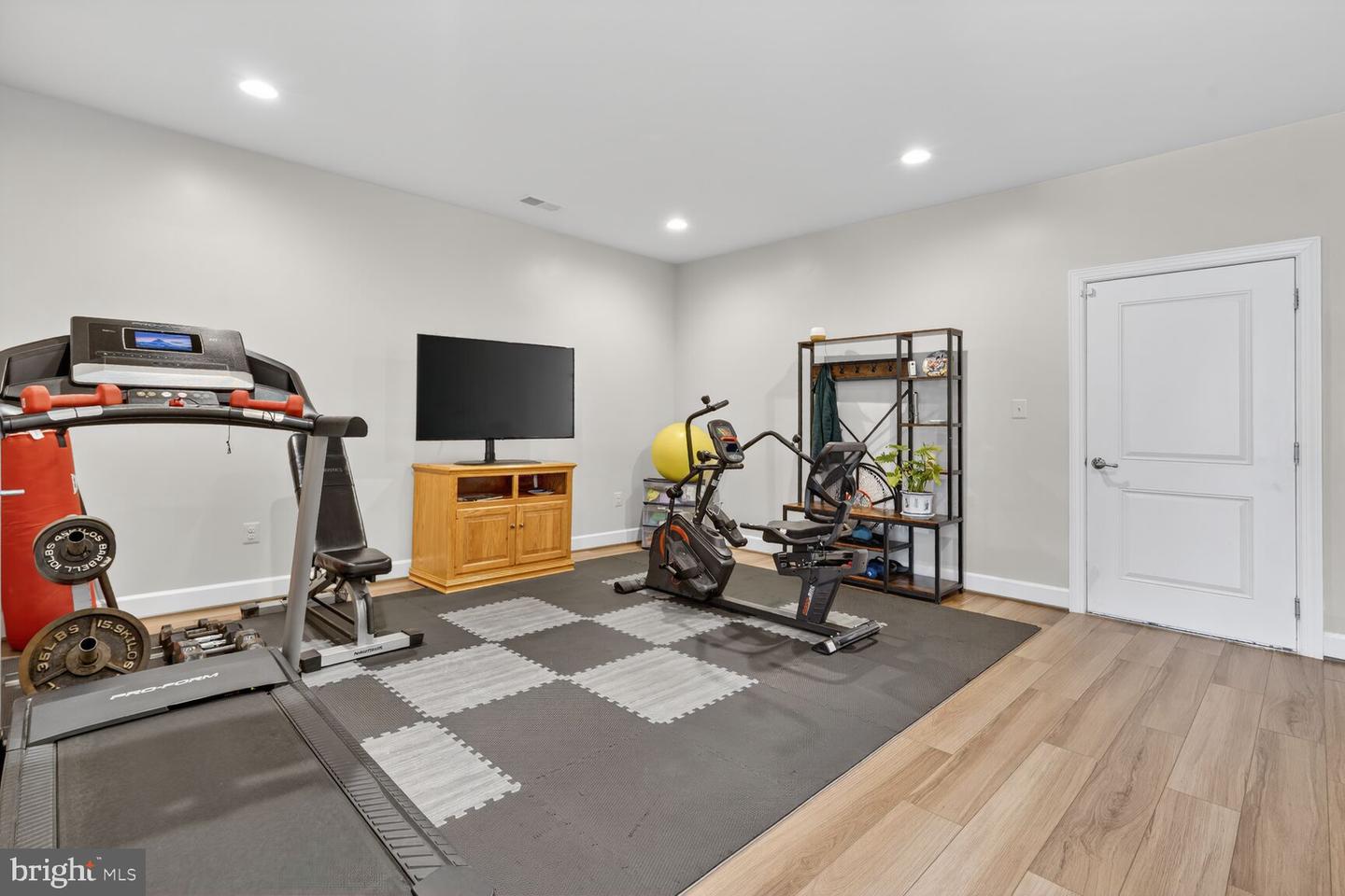 13890 CLEAR LAKE CIR, WOODBRIDGE, Virginia 22191, 3 Bedrooms Bedrooms, ,2 BathroomsBathrooms,Residential,For sale,13890 CLEAR LAKE CIR,VAPW2113954 MLS # VAPW2113954