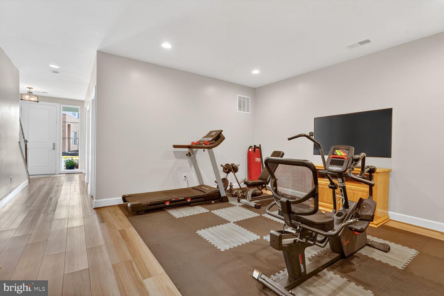 13890 CLEAR LAKE CIR, WOODBRIDGE, Virginia 22191, 3 Bedrooms Bedrooms, ,2 BathroomsBathrooms,Residential,For sale,13890 CLEAR LAKE CIR,VAPW2113954 MLS # VAPW2113954