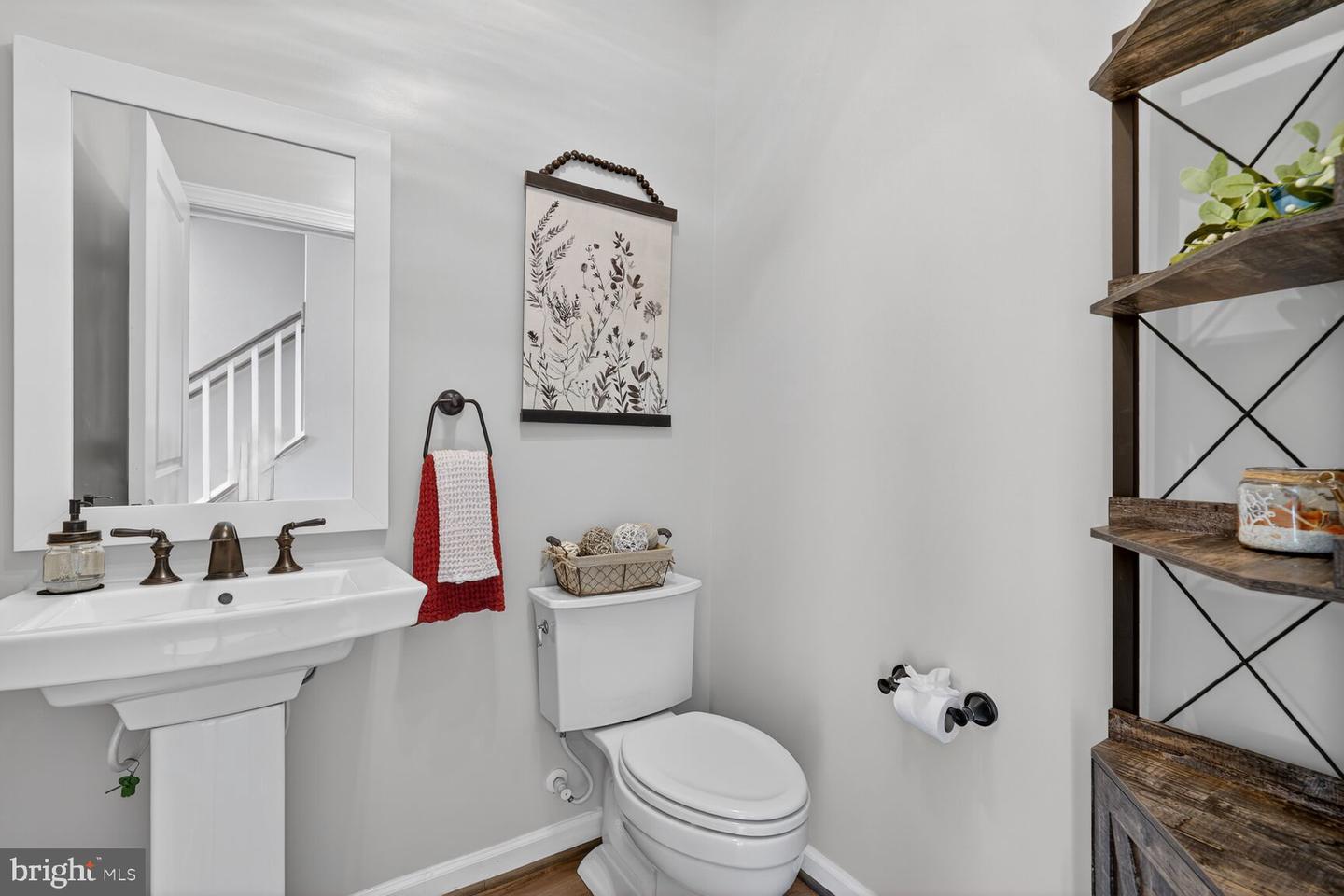 13890 CLEAR LAKE CIR, WOODBRIDGE, Virginia 22191, 3 Bedrooms Bedrooms, ,2 BathroomsBathrooms,Residential,For sale,13890 CLEAR LAKE CIR,VAPW2113954 MLS # VAPW2113954