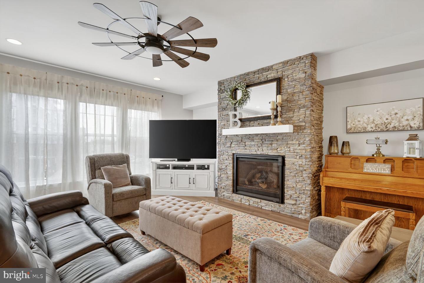 13890 CLEAR LAKE CIR, WOODBRIDGE, Virginia 22191, 3 Bedrooms Bedrooms, ,2 BathroomsBathrooms,Residential,For sale,13890 CLEAR LAKE CIR,VAPW2113954 MLS # VAPW2113954