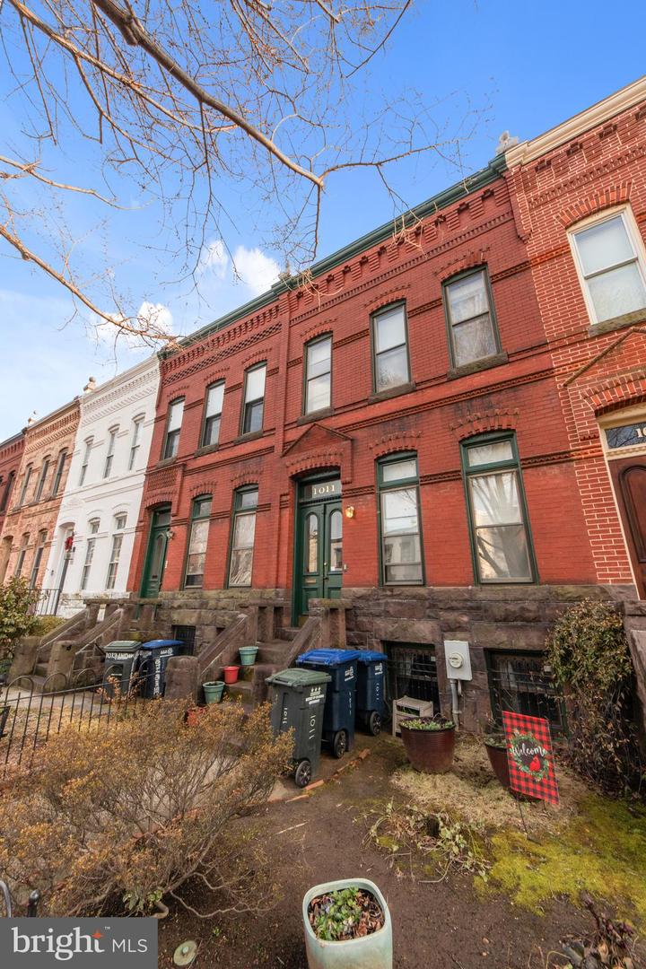 1011 INDEPENDENCE AVE SE, WASHINGTON, District Of Columbia 20003, 3 Bedrooms Bedrooms, ,3 BathroomsBathrooms,Residential,For sale,1011 INDEPENDENCE AVE SE,DCDC2249350 MLS # DCDC2249350