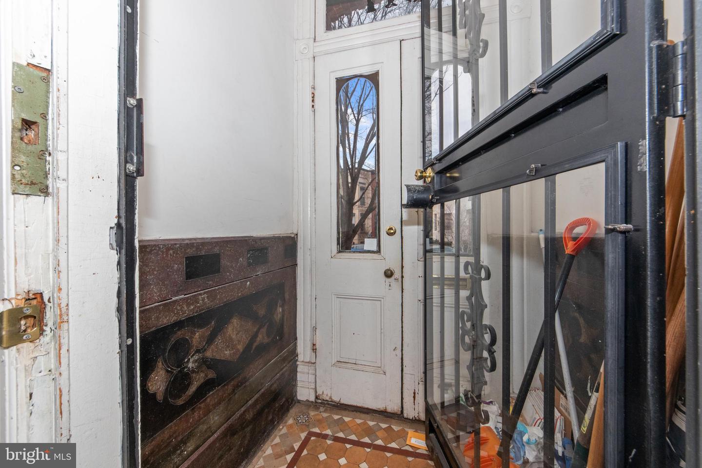 1011 INDEPENDENCE AVE SE, WASHINGTON, District Of Columbia 20003, 3 Bedrooms Bedrooms, ,3 BathroomsBathrooms,Residential,For sale,1011 INDEPENDENCE AVE SE,DCDC2249350 MLS # DCDC2249350