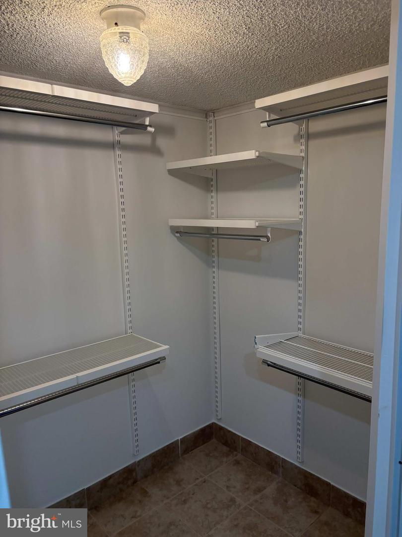 3800 POWELL LN #302, FALLS CHURCH, Virginia 22041, 2 Bedrooms Bedrooms, ,2 BathroomsBathrooms,Residential,For sale,3800 POWELL LN #302,VAFX2294576 MLS # VAFX2294576