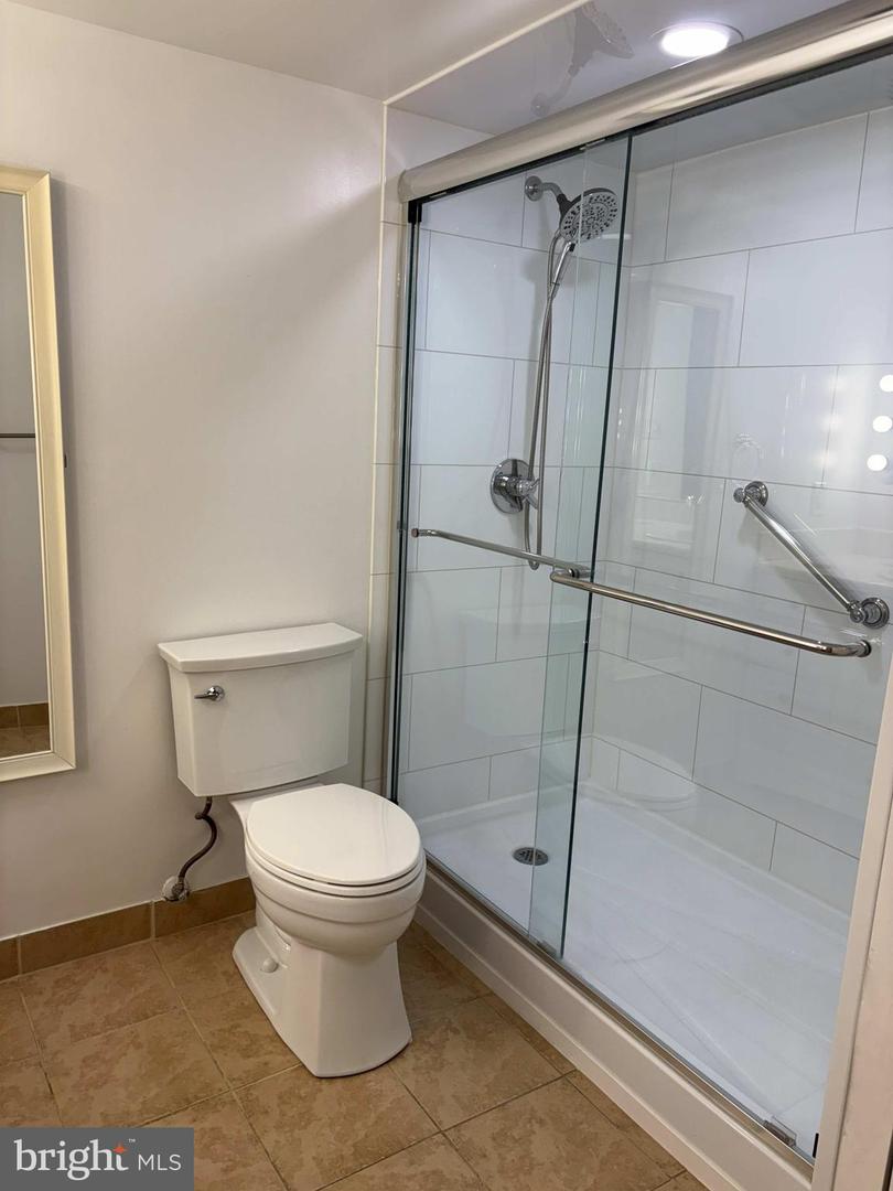 3800 POWELL LN #302, FALLS CHURCH, Virginia 22041, 2 Bedrooms Bedrooms, ,2 BathroomsBathrooms,Residential,For sale,3800 POWELL LN #302,VAFX2294576 MLS # VAFX2294576