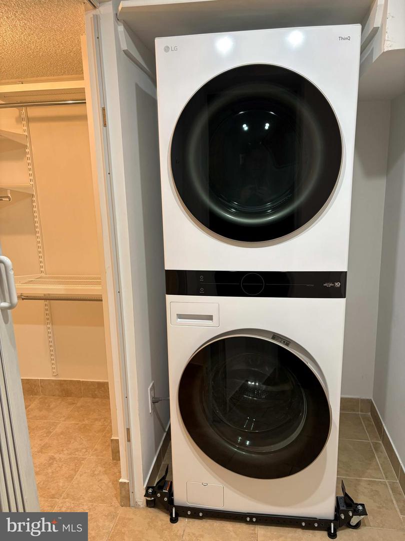 3800 POWELL LN #302, FALLS CHURCH, Virginia 22041, 2 Bedrooms Bedrooms, ,2 BathroomsBathrooms,Residential,For sale,3800 POWELL LN #302,VAFX2294576 MLS # VAFX2294576