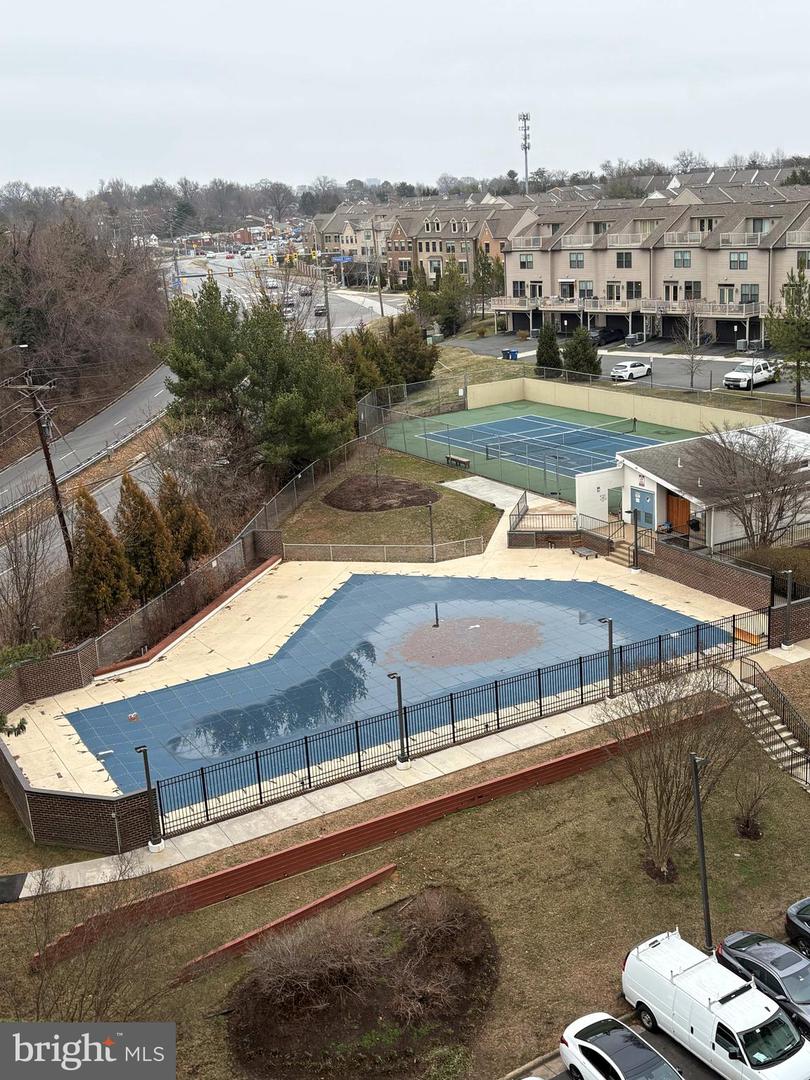 3800 POWELL LN #302, FALLS CHURCH, Virginia 22041, 2 Bedrooms Bedrooms, ,2 BathroomsBathrooms,Residential,For sale,3800 POWELL LN #302,VAFX2294576 MLS # VAFX2294576