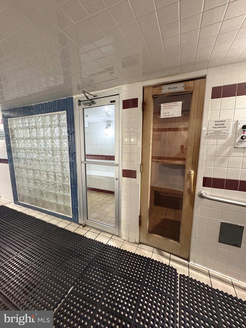 3800 POWELL LN #302, FALLS CHURCH, Virginia 22041, 2 Bedrooms Bedrooms, ,2 BathroomsBathrooms,Residential,For sale,3800 POWELL LN #302,VAFX2294576 MLS # VAFX2294576