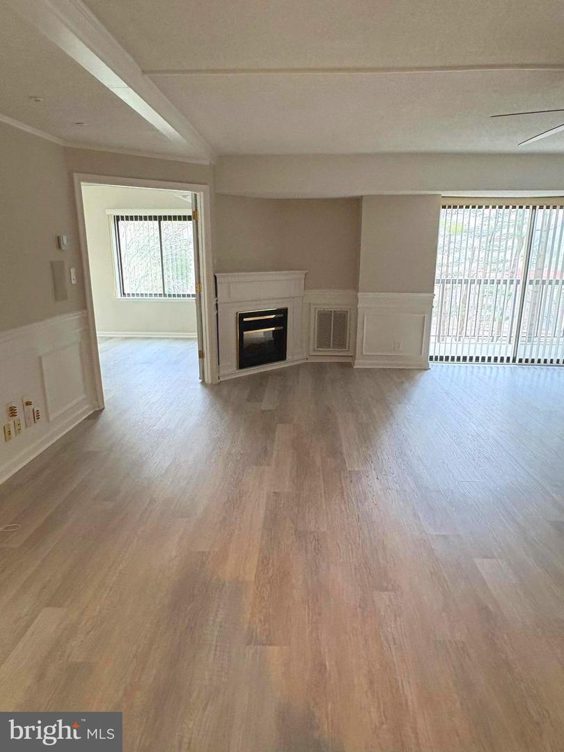 3800 POWELL LN #302, FALLS CHURCH, Virginia 22041, 2 Bedrooms Bedrooms, ,2 BathroomsBathrooms,Residential,For sale,3800 POWELL LN #302,VAFX2294576 MLS # VAFX2294576