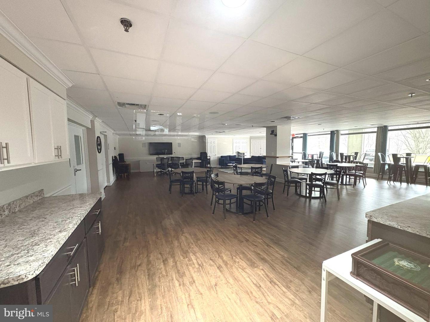 3800 POWELL LN #302, FALLS CHURCH, Virginia 22041, 2 Bedrooms Bedrooms, ,2 BathroomsBathrooms,Residential,For sale,3800 POWELL LN #302,VAFX2294576 MLS # VAFX2294576