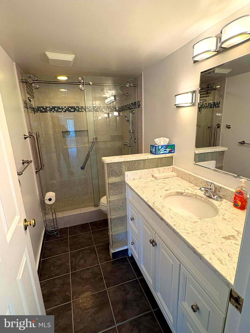 3800 POWELL LN #302, FALLS CHURCH, Virginia 22041, 2 Bedrooms Bedrooms, ,2 BathroomsBathrooms,Residential,For sale,3800 POWELL LN #302,VAFX2294576 MLS # VAFX2294576