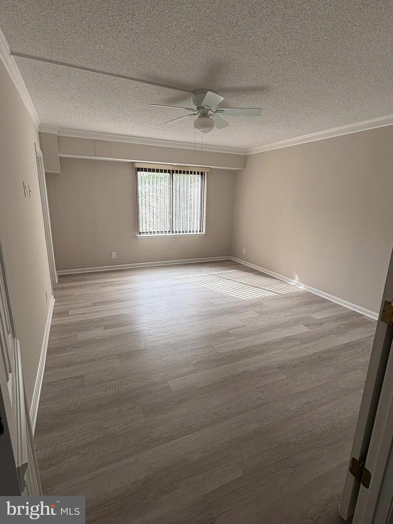 3800 POWELL LN #302, FALLS CHURCH, Virginia 22041, 2 Bedrooms Bedrooms, ,2 BathroomsBathrooms,Residential,For sale,3800 POWELL LN #302,VAFX2294576 MLS # VAFX2294576